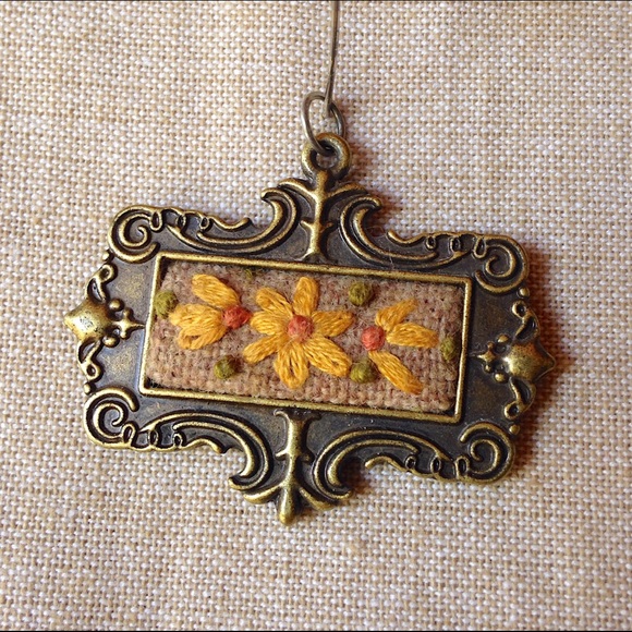Hand Embroidered Floral Pendant - Picture 3 of 6